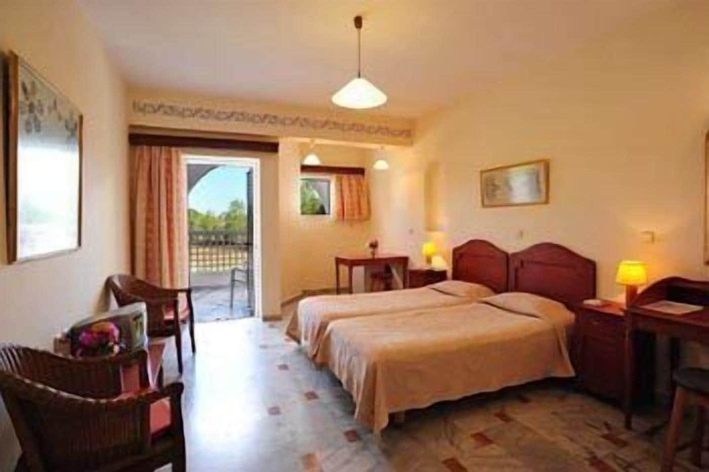 Ilaria Hotel Kalamákion Extérieur photo