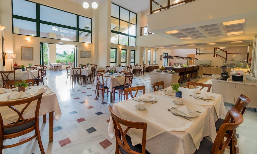Ilaria Hotel Kalamákion Extérieur photo