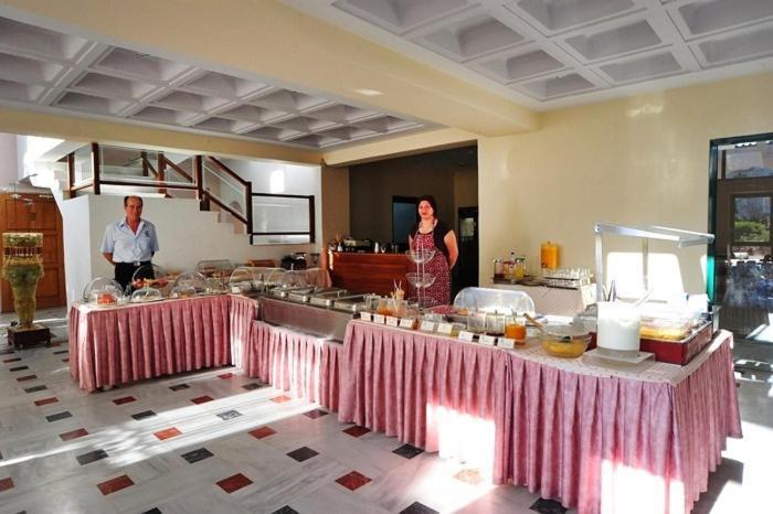 Ilaria Hotel Kalamákion Extérieur photo