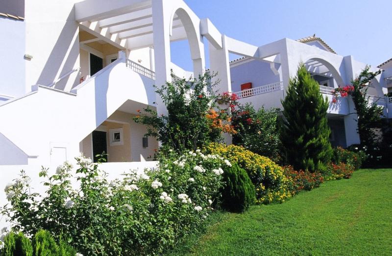 Ilaria Hotel Kalamákion Extérieur photo
